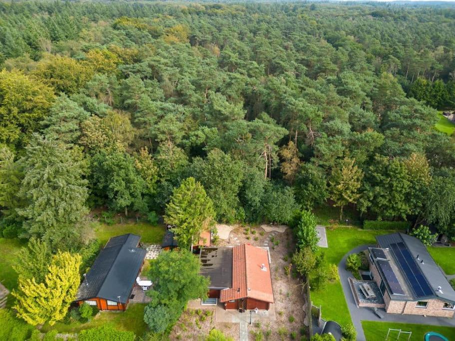 Spacious Wooden Cottage With Infra-Red Sauna At Veluwe Putten Luaran gambar