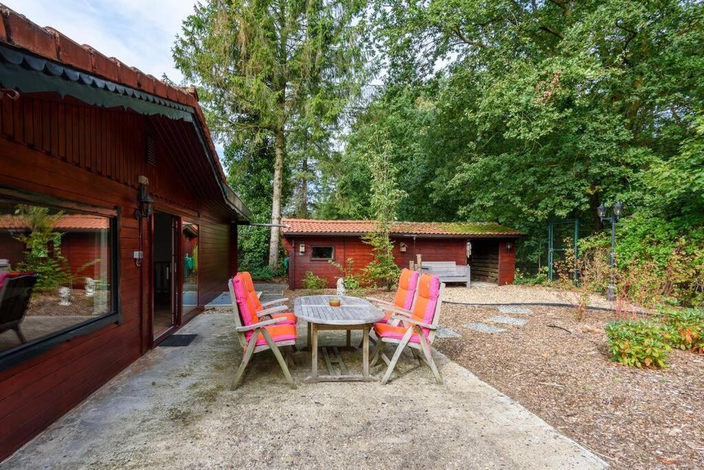 Spacious Wooden Cottage With Infra-Red Sauna At Veluwe Putten Luaran gambar