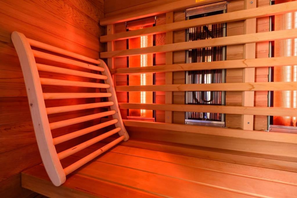 Spacious Wooden Cottage With Infra-Red Sauna At Veluwe Putten Luaran gambar