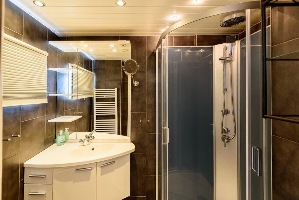 Spacious Wooden Cottage With Infra-Red Sauna At Veluwe Putten Luaran gambar