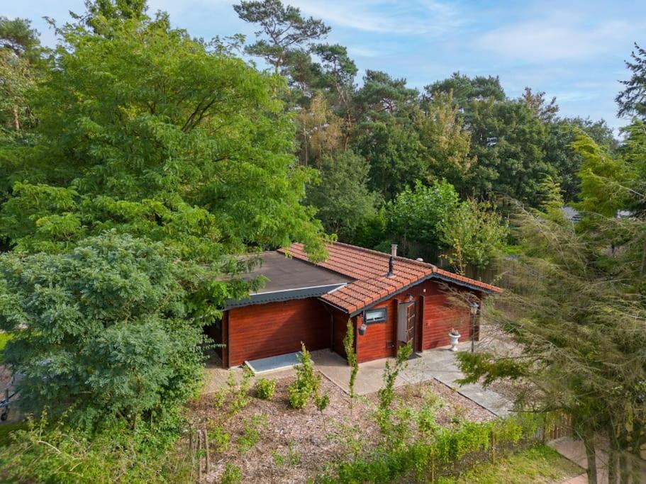 Spacious Wooden Cottage With Infra-Red Sauna At Veluwe Putten Luaran gambar