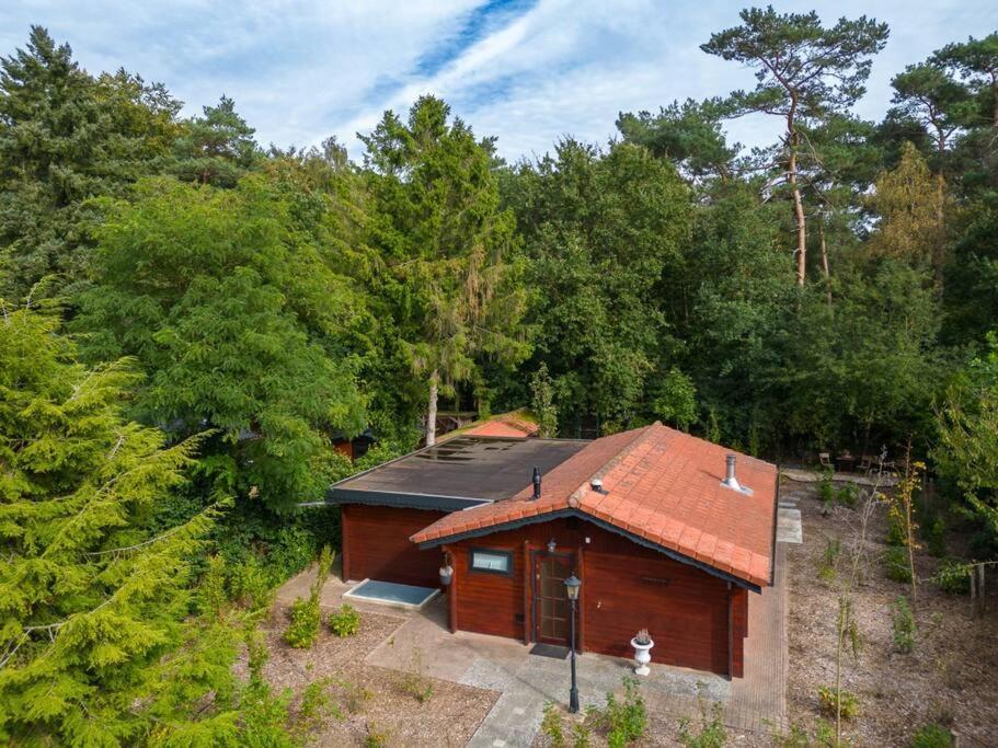 Spacious Wooden Cottage With Infra-Red Sauna At Veluwe Putten Luaran gambar