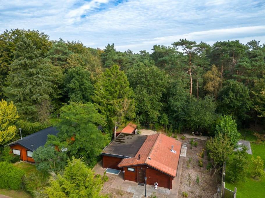 Spacious Wooden Cottage With Infra-Red Sauna At Veluwe Putten Luaran gambar