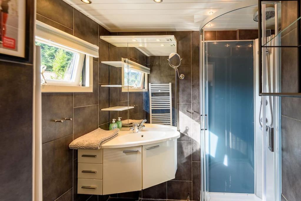 Spacious Wooden Cottage With Infra-Red Sauna At Veluwe Putten Luaran gambar