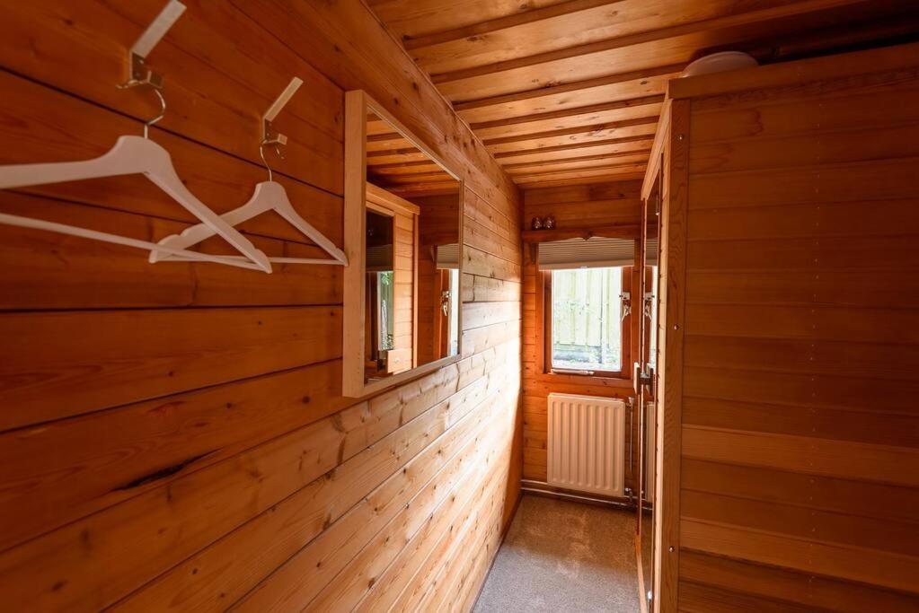 Spacious Wooden Cottage With Infra-Red Sauna At Veluwe Putten Luaran gambar